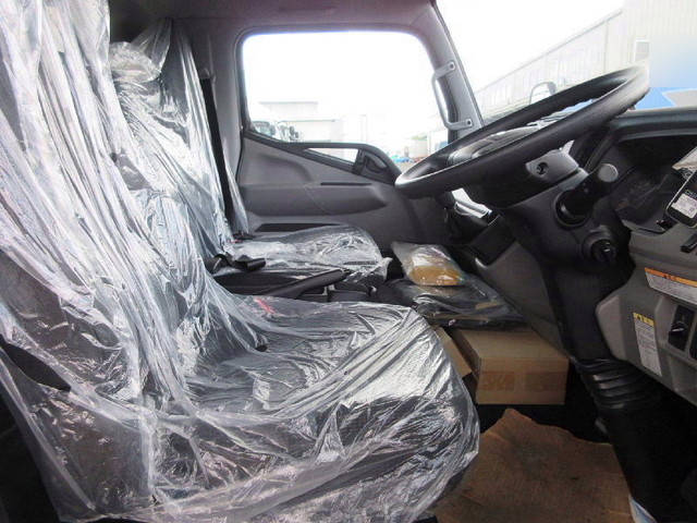 三菱ふそうキャンターアルミウイング小型（2t・3t）[写真16]