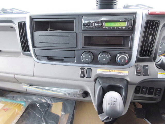 三菱ふそうキャンターアルミウイング小型（2t・3t）[写真18]