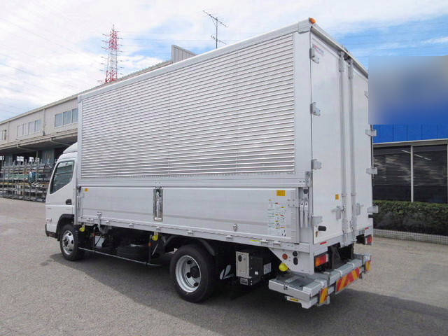 三菱ふそうキャンターアルミウイング小型（2t・3t）[写真04]