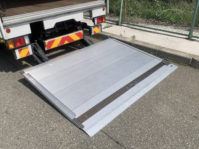 いすゞエルフアルミウイング小型（2t・3t）[写真04]