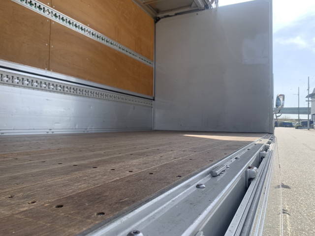 いすゞエルフアルミウイング小型（2t・3t）[写真09]