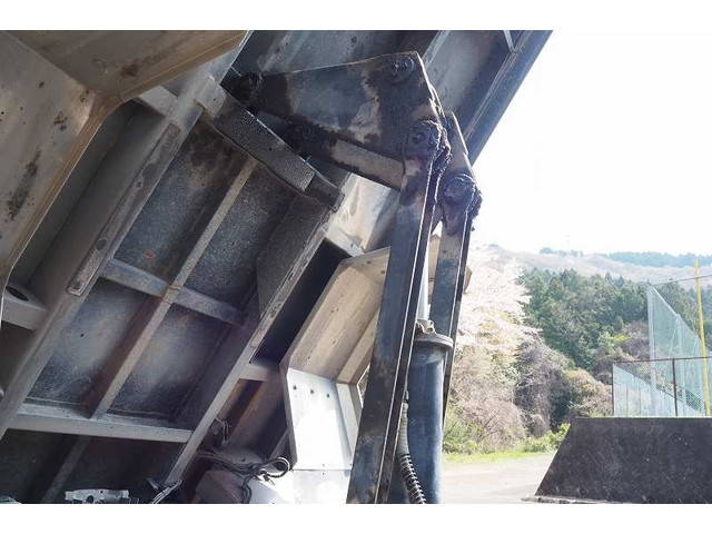 いすゞフォワードダンプ中型（4t）[写真18]