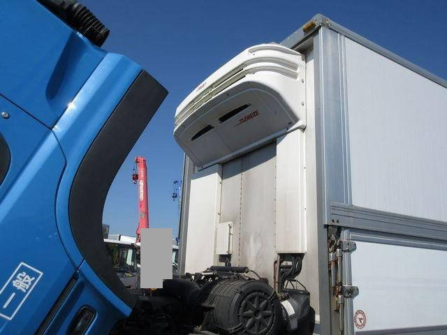 UDトラックスクオン冷蔵冷凍ウイング大型（10t）[写真11]