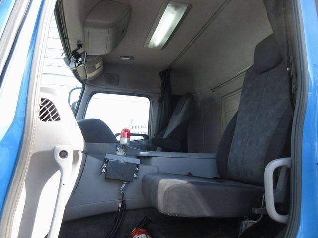 UDトラックスクオン冷蔵冷凍ウイング大型（10t）[写真28]