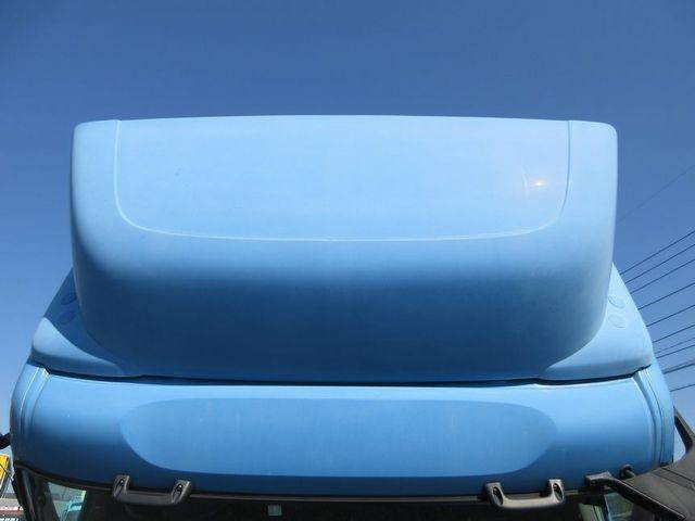 UDトラックスクオン冷蔵冷凍ウイング大型（10t）[写真04]