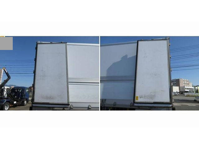 UDトラックスクオン冷蔵冷凍ウイング大型（10t）[写真07]