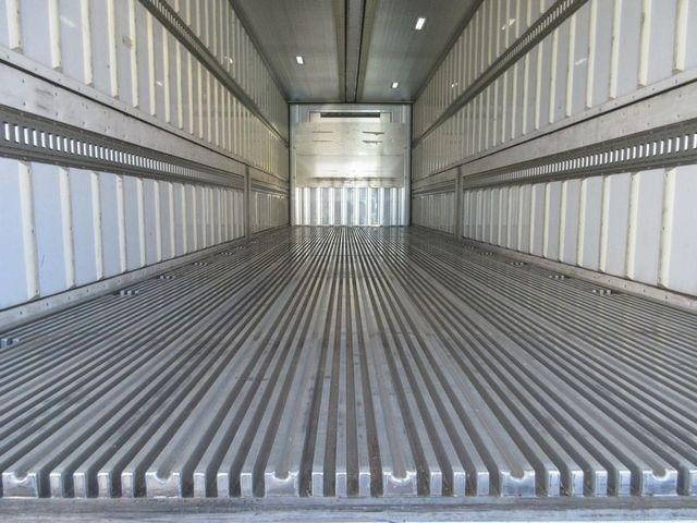 UDトラックスクオン冷蔵冷凍ウイング大型（10t）[写真08]