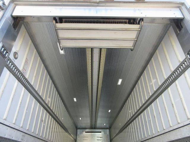 UDトラックスクオン冷蔵冷凍ウイング大型（10t）[写真09]