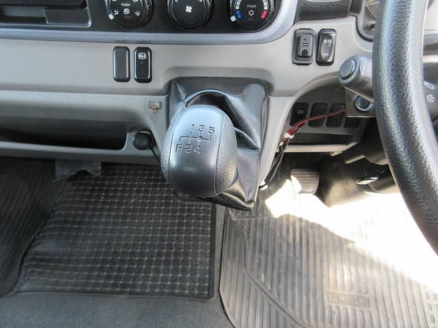 三菱ふそうキャンターアルミウイング小型（2t・3t）[写真11]