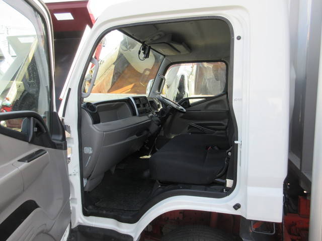 三菱ふそうキャンターアルミウイング小型（2t・3t）[写真14]