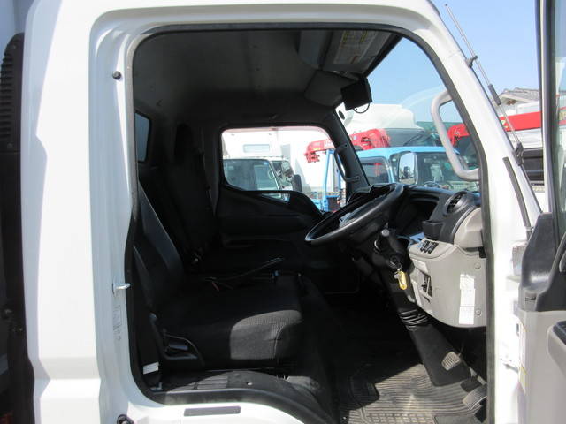 三菱ふそうキャンターアルミウイング小型（2t・3t）[写真09]