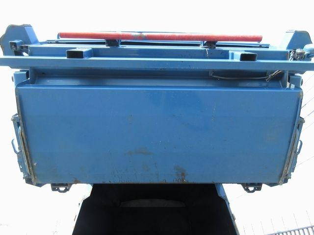 日野レンジャーパッカー車（塵芥車）中型（4t）[写真10]