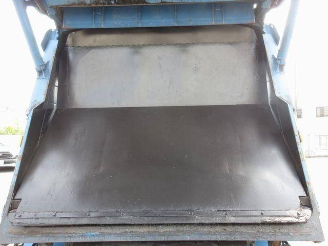 日野レンジャーパッカー車（塵芥車）中型（4t）[写真14]