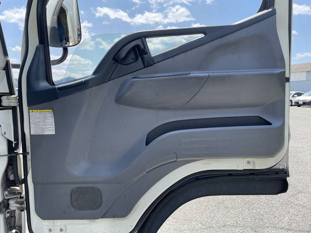 三菱ふそうキャンターアルミバン小型（2t・3t）[写真30]