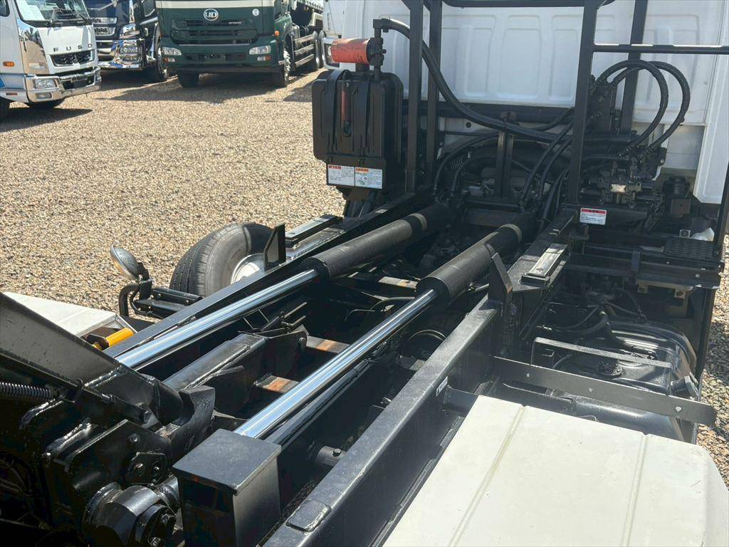 いすゞエルフコンテナ専用車小型（2t・3t）[写真11]