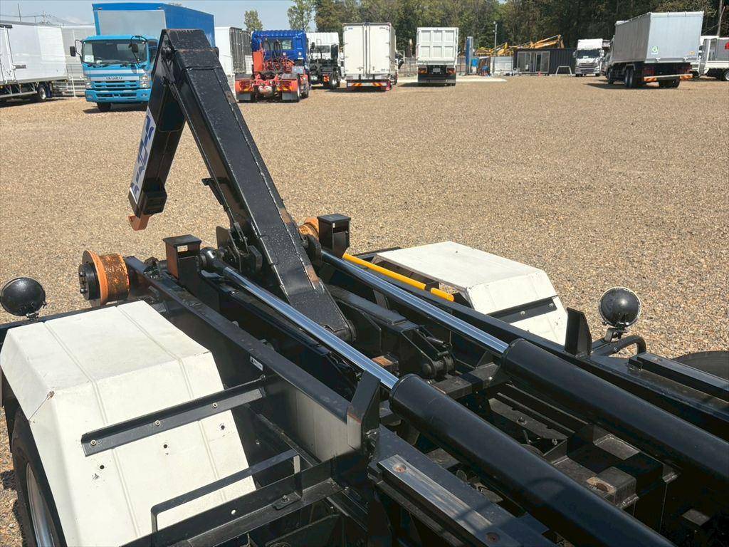 いすゞエルフコンテナ専用車小型（2t・3t）[写真12]