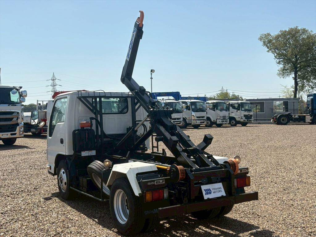 いすゞエルフコンテナ専用車小型（2t・3t）[写真13]