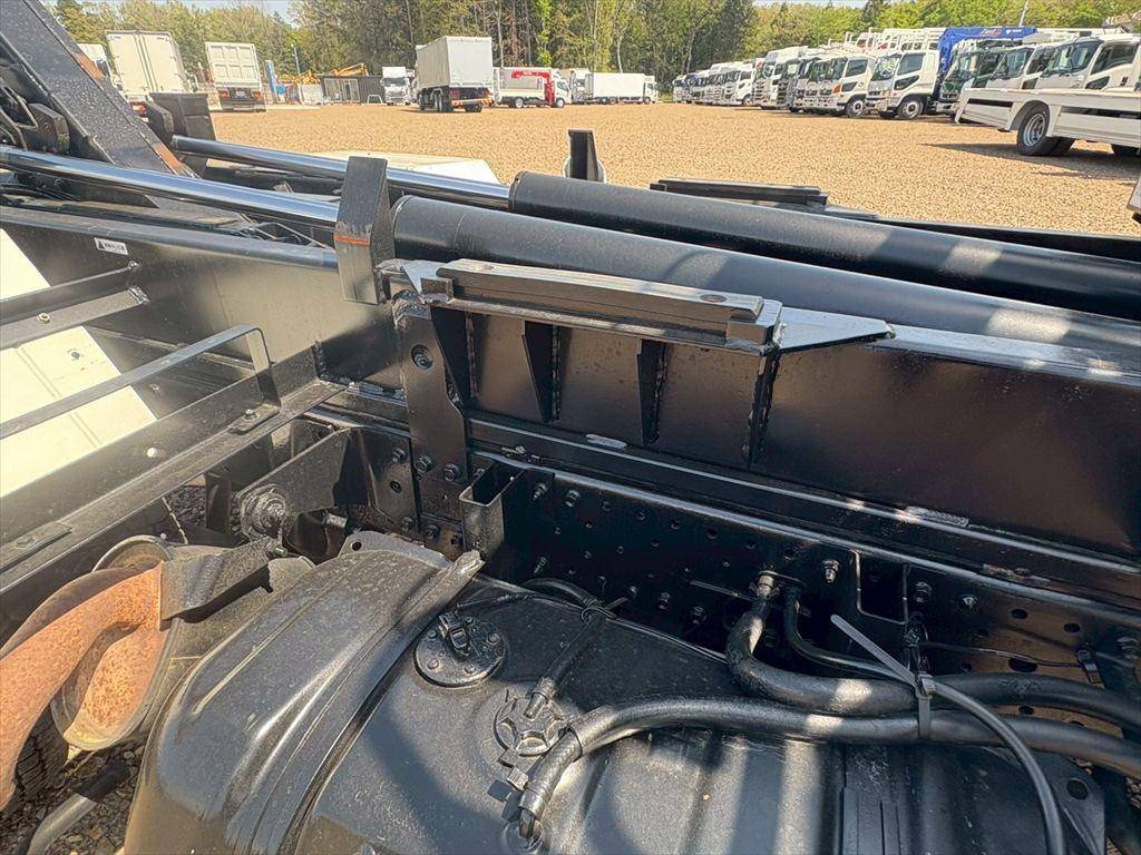 いすゞエルフコンテナ専用車小型（2t・3t）[写真15]