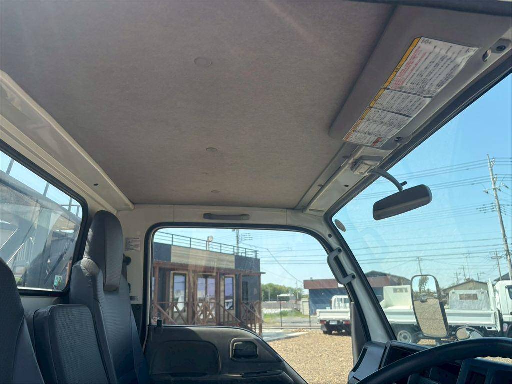 いすゞエルフコンテナ専用車小型（2t・3t）[写真22]