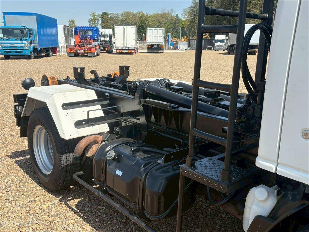 いすゞエルフコンテナ専用車小型（2t・3t）[写真05]