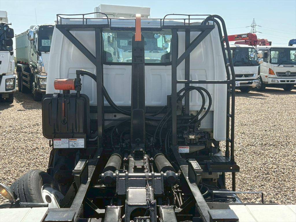 いすゞエルフコンテナ専用車小型（2t・3t）[写真07]