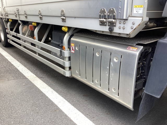 三菱ふそうスーパーグレートアルミウイング大型（10t）[写真16]