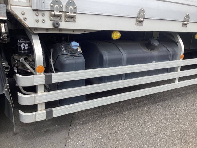 三菱ふそうスーパーグレートアルミウイング大型（10t）[写真17]