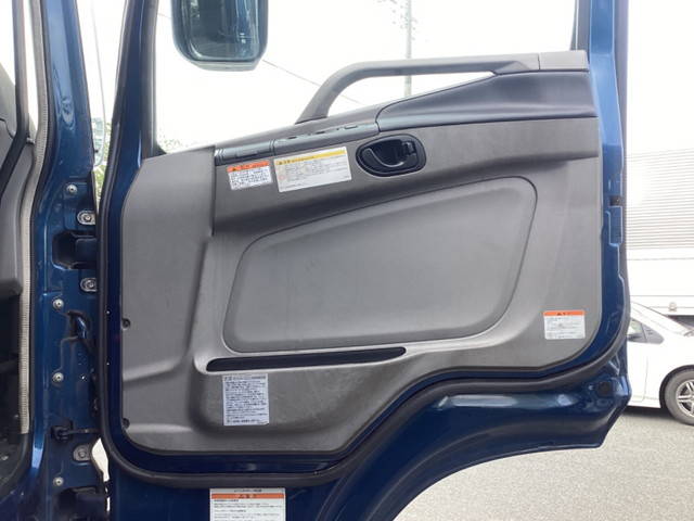 三菱ふそうスーパーグレートアルミウイング大型（10t）[写真24]