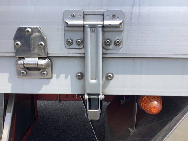 三菱ふそうスーパーグレートアルミウイング大型（10t）[写真16]