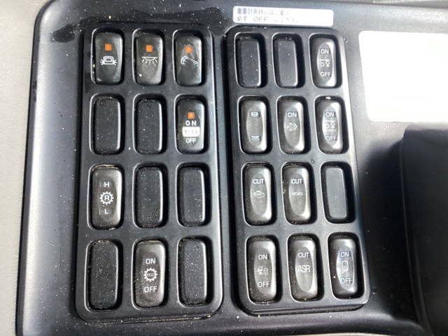 三菱ふそうスーパーグレートアルミウイング大型（10t）[写真36]