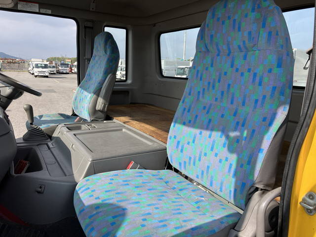 日野プロフィア平ボディ大型（10t）[写真26]