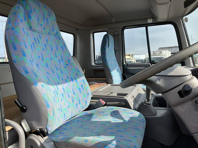 日野プロフィア平ボディ大型（10t）[写真27]