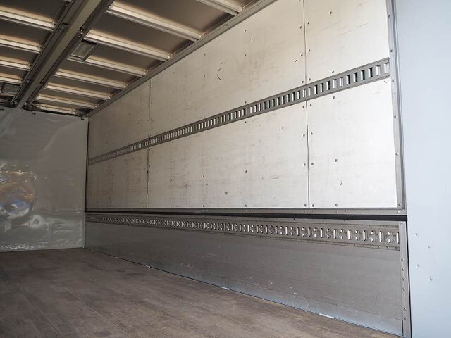 三菱ふそうキャンターアルミウイング小型（2t・3t）[写真17]