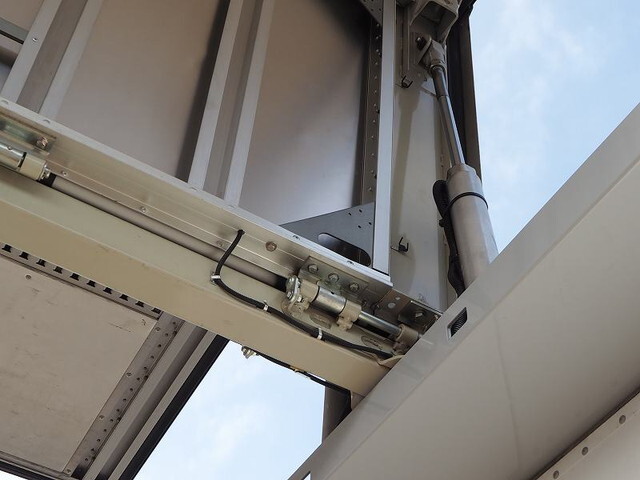 三菱ふそうキャンターアルミウイング小型（2t・3t）[写真22]