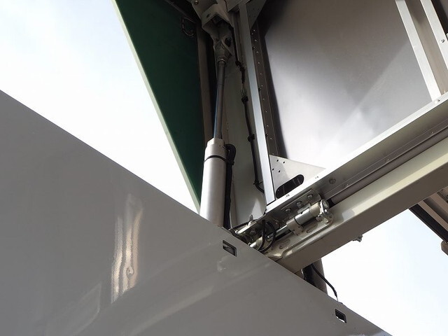 三菱ふそうキャンターアルミウイング小型（2t・3t）[写真23]