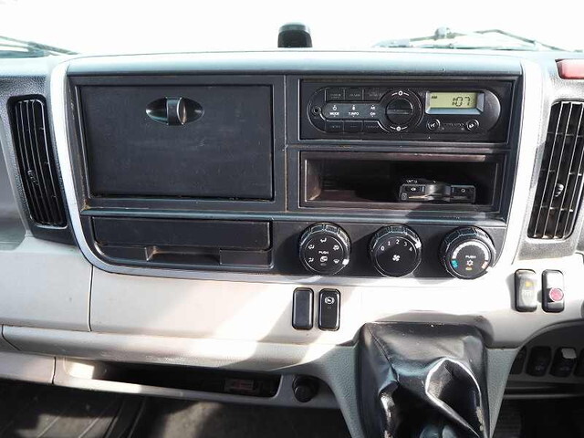 三菱ふそうキャンターアルミウイング小型（2t・3t）[写真38]