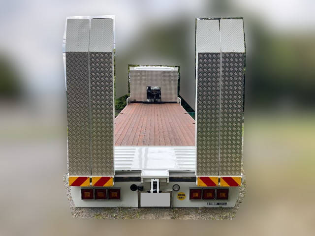 いすゞギガセルフローダー大型（10t）[写真09]