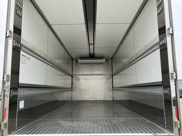 いすゞフォワード冷蔵冷凍ウイング増トン（6t・8t）[写真14]