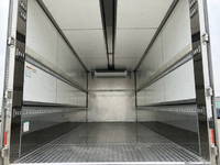 いすゞフォワード冷蔵冷凍ウイング増トン（6t・8t）[写真14]