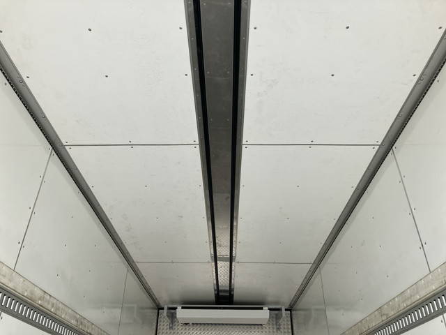 いすゞフォワード冷蔵冷凍ウイング増トン（6t・8t）[写真15]