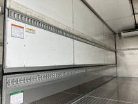 いすゞフォワード冷蔵冷凍ウイング増トン（6t・8t）[写真16]