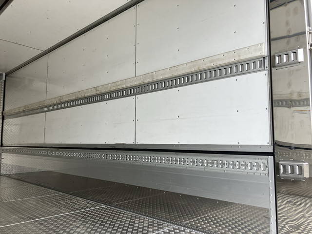 いすゞフォワード冷蔵冷凍ウイング増トン（6t・8t）[写真17]