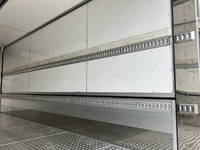 いすゞフォワード冷蔵冷凍ウイング増トン（6t・8t）[写真17]