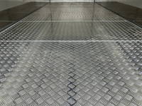 いすゞフォワード冷蔵冷凍ウイング増トン（6t・8t）[写真18]