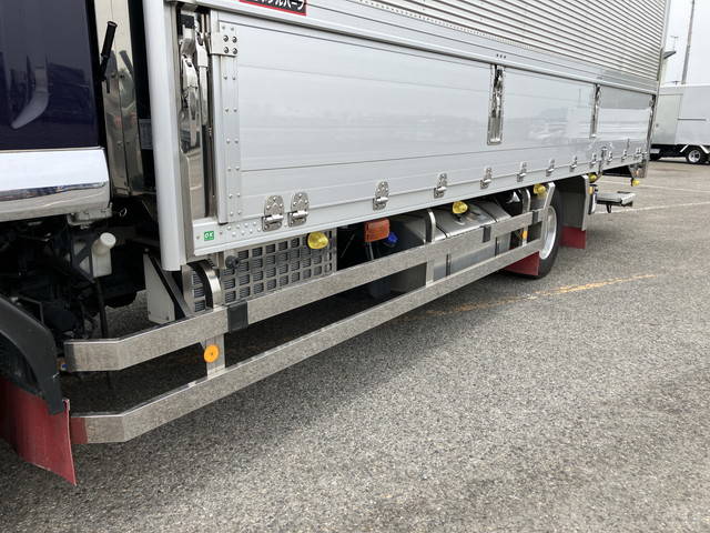 いすゞフォワード冷蔵冷凍ウイング増トン（6t・8t）[写真21]