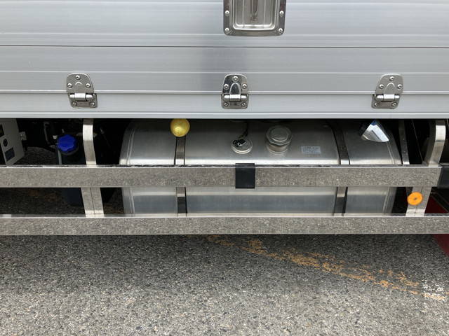 いすゞフォワード冷蔵冷凍ウイング増トン（6t・8t）[写真22]