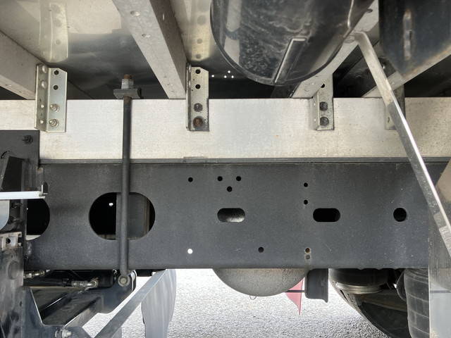 いすゞフォワード冷蔵冷凍ウイング増トン（6t・8t）[写真25]