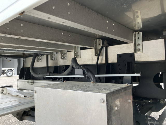 いすゞフォワード冷蔵冷凍ウイング増トン（6t・8t）[写真26]