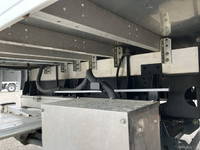 いすゞフォワード冷蔵冷凍ウイング増トン（6t・8t）[写真26]