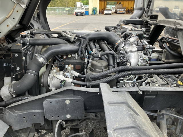 いすゞフォワード冷蔵冷凍ウイング増トン（6t・8t）[写真29]